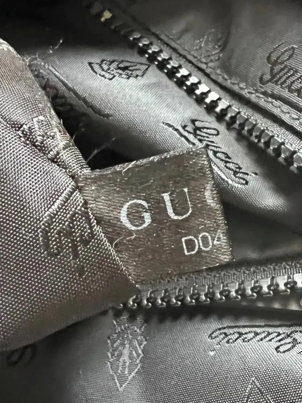 Gucci Crest Emblem Crossbody Messenger Bag - Picture 11 of 16